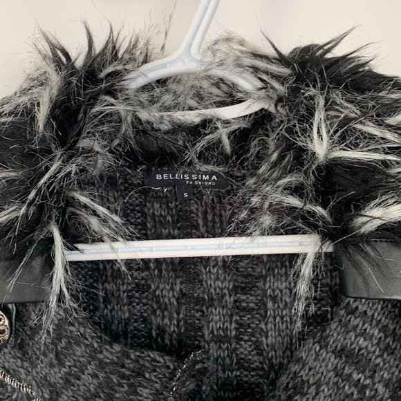 Ladies sweater with zipper , faux feather collar - Picture 3 of 4